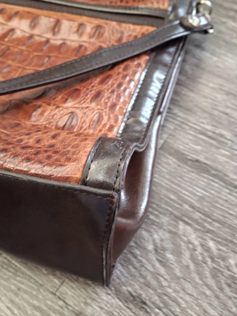 VTG MC Croc-Embossed Brown Leather Breifcase with Dark Trim And Silver Heart - Picture 9 of 16